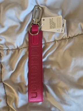 lululemon Neverlost KEYCHAIN metallic Wordmark